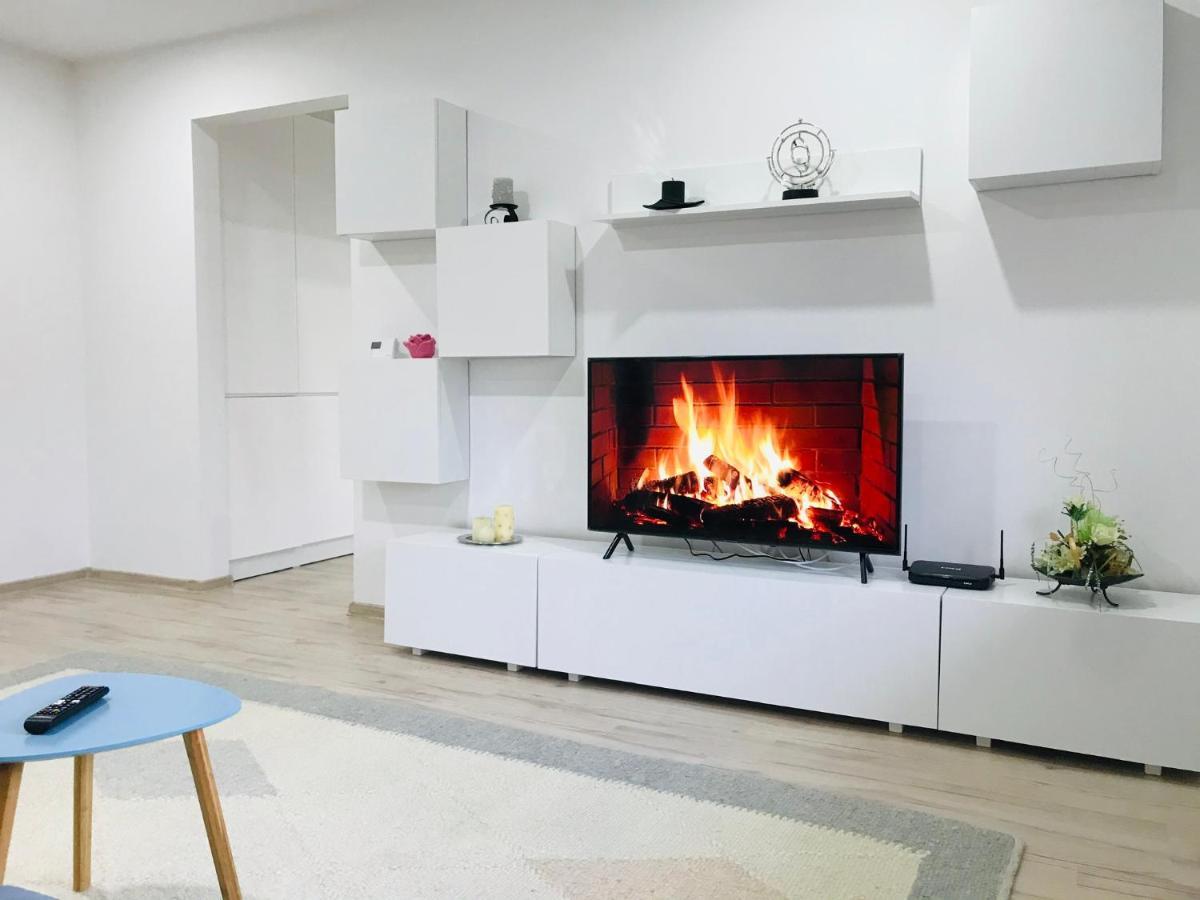 Comfy Apartment - Free Private Parking,Ac,Wi-Fi Carei Ngoại thất bức ảnh