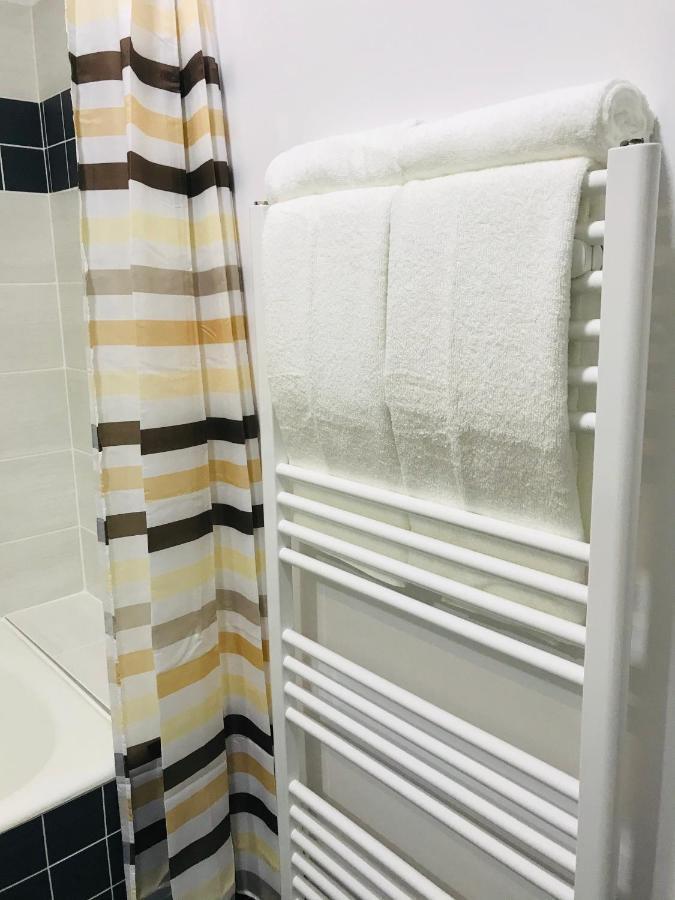 Comfy Apartment - Free Private Parking,Ac,Wi-Fi Carei Ngoại thất bức ảnh